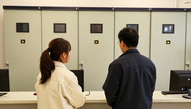 高低压配电柜在不同电压等级下的性能表现与适用场景分析